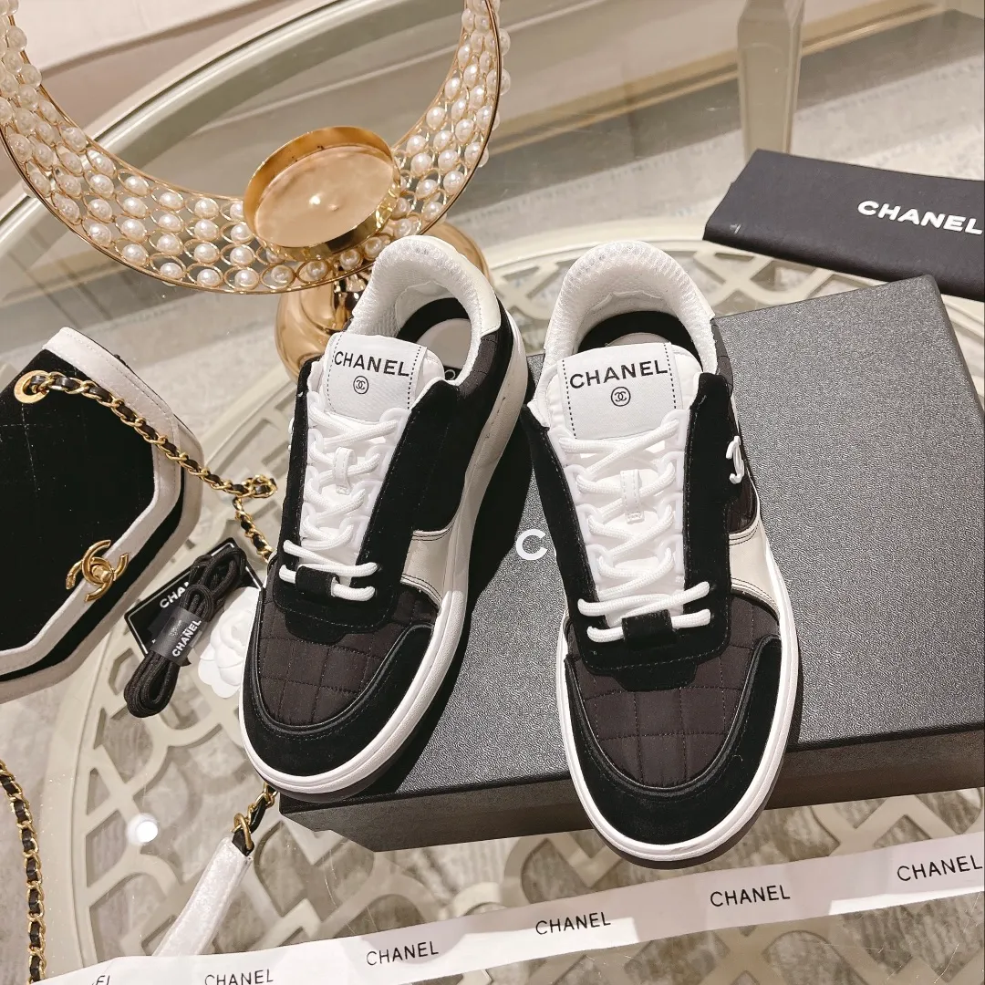 👟👟Ex-factory price 600 Chanel 23C Latest hot style Panda Black and white sneakers Casual sneakers Xiaoxiang Year-end hot item Classic black and white Panda color diamond fresh color matching Coco girls must buy, super beautiful fabric: original customized cowhide + technical cloth inner lining: original imported breathable mesh lining outsole: original molded rubber + T👟👟 ex-factory price U combination Bottom thickness: 3CM Size: Women's 35-40